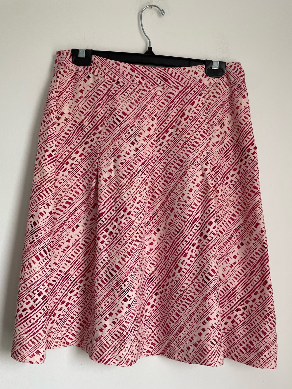 Merona Dark/Red Pink Abstract Patterned Pleated Silk Skirt Size 6 Classic Preppy